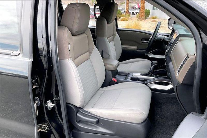 Used 2023 Nissan Frontier SVImage 6