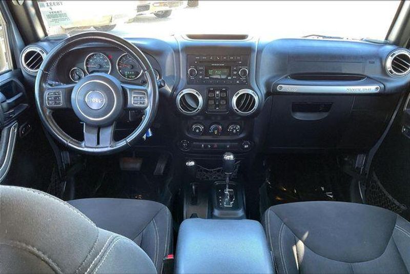 Used 2018 Jeep Wrangler JK Unlimited SaharaImage 15