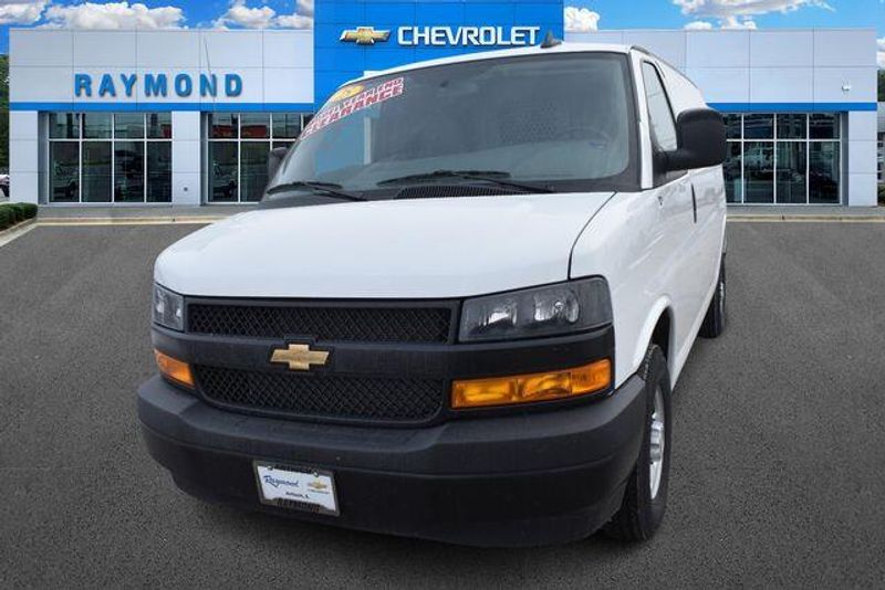 New 2025 Chevrolet Express 2500 Work VanImage 8