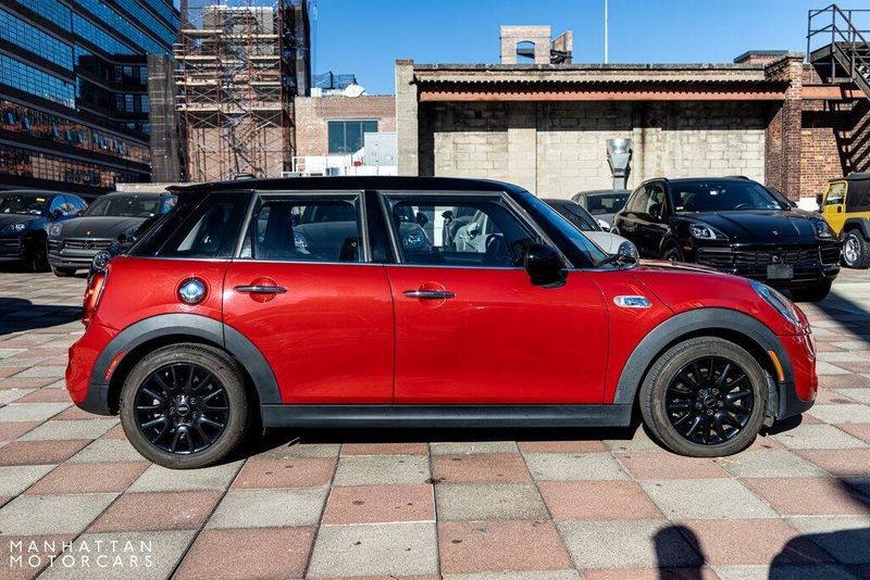 2017 MINI Hardtop 4 Door Cooper SImage 6