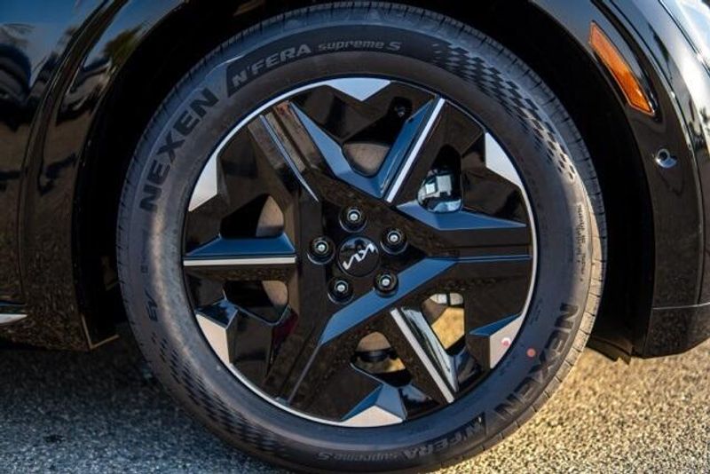 2025 Kia EV6 WindImage 9