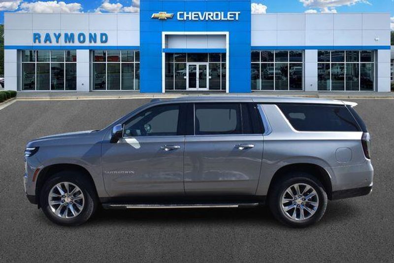 New 2026 Chevrolet Suburban PremierImage 7