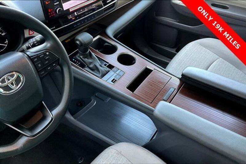 Used 2022 Toyota Sienna LEImage 17
