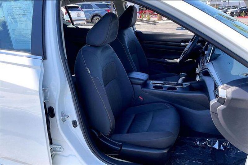 Used 2025 Nissan Altima 2.5 SVImage 6