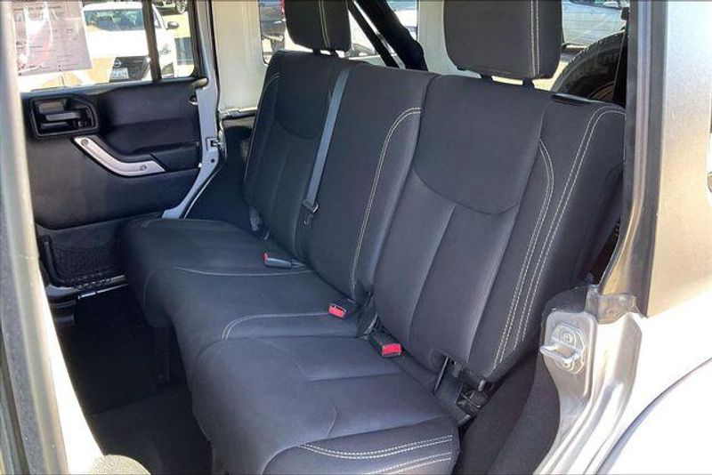Used 2018 Jeep Wrangler JK Unlimited SaharaImage 25