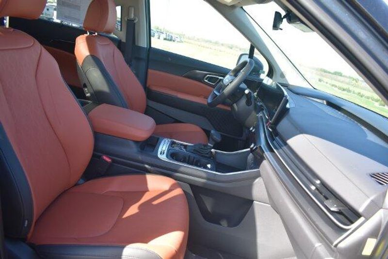 New 2027 Kia Carnival SXImage 14