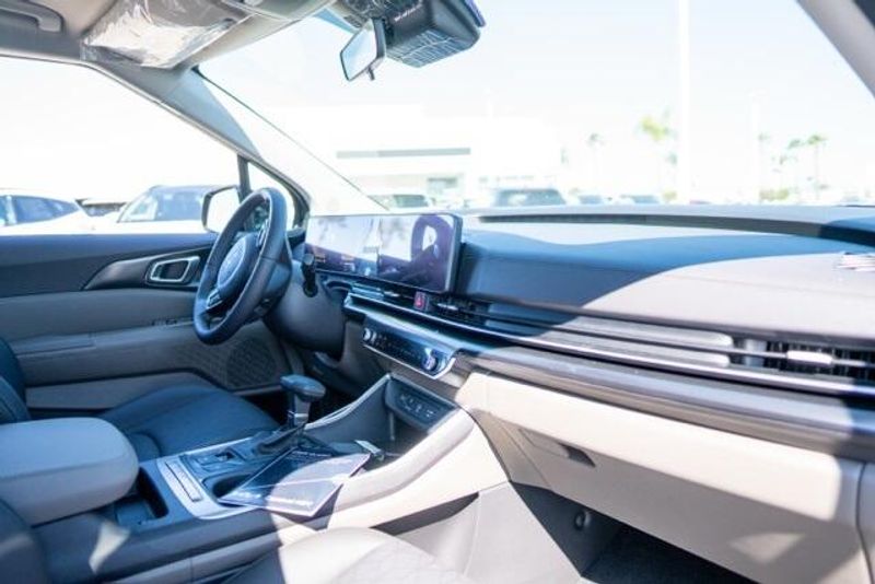 New 2026 Kia Carnival SXImage 10