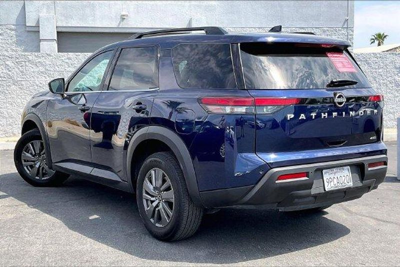 Used 2025 Nissan Pathfinder SVImage 10