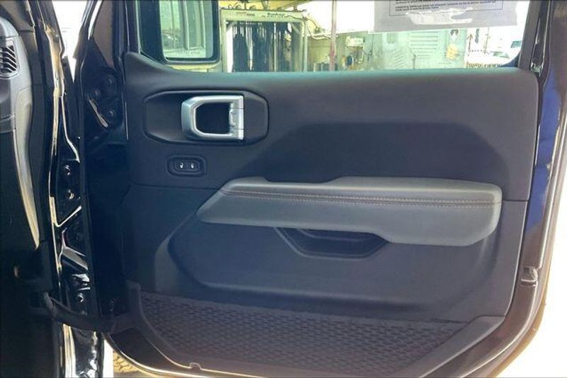 Used 2024 Jeep Gladiator MojaveImage 22