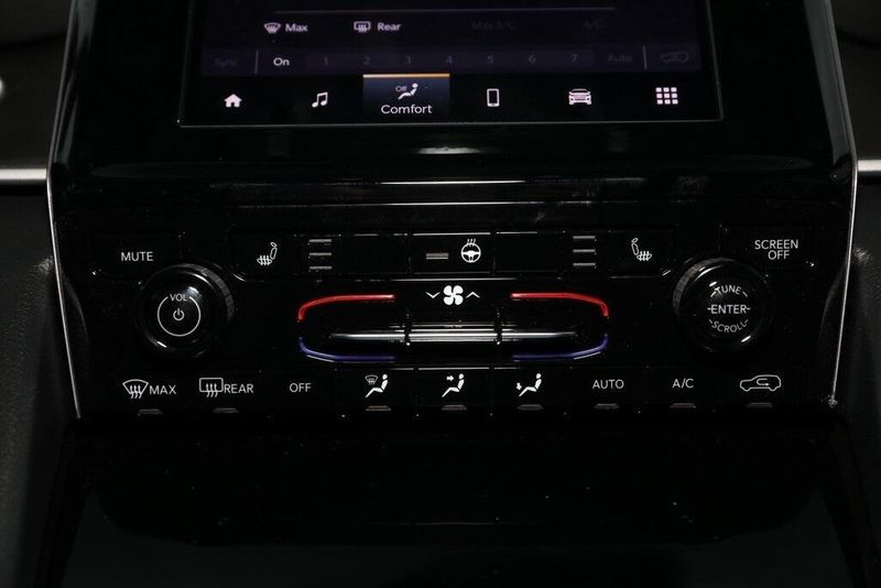 2025 Jeep Grand Cherokee Altitude 4x2Image 25
