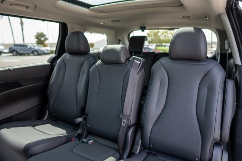 2026 Kia Carnival Hybrid SX PrestigeImage 12