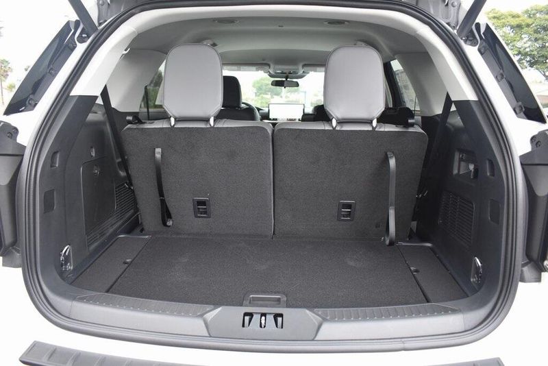 New 2025 Ford Explorer ActiveImage 5