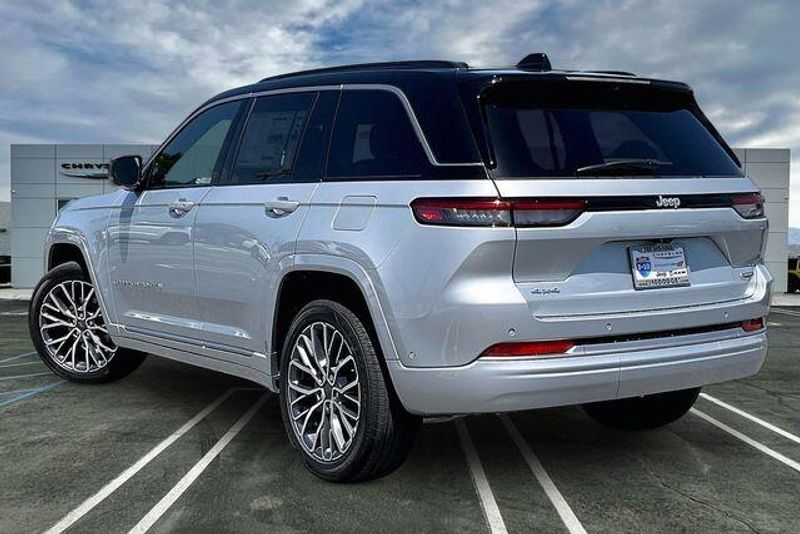 New 2026 Jeep Grand Cherokee SummitImage 2