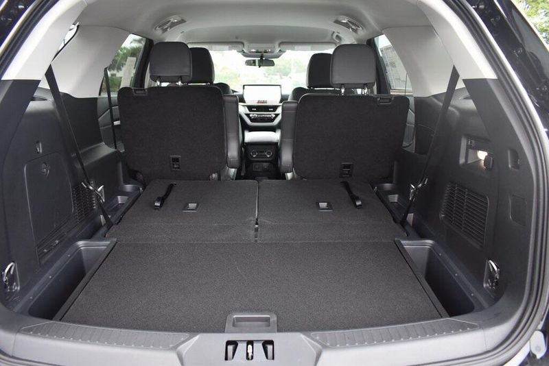 New 2025 Ford Explorer ActiveImage 5