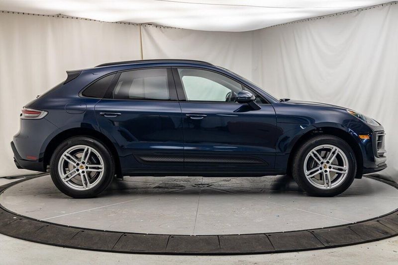 2022 Porsche Macan BaseImage 6