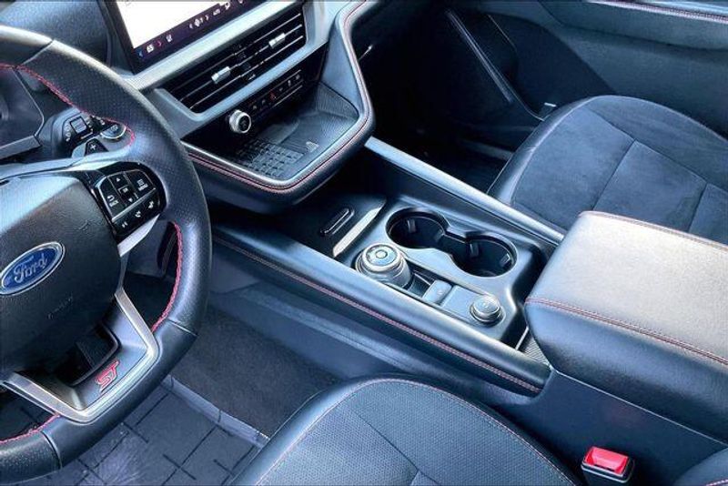 Used 2025 Ford Explorer STImage 17