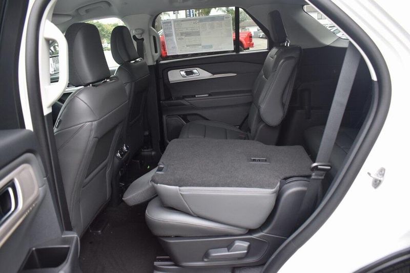 New 2025 Ford Explorer ActiveImage 9