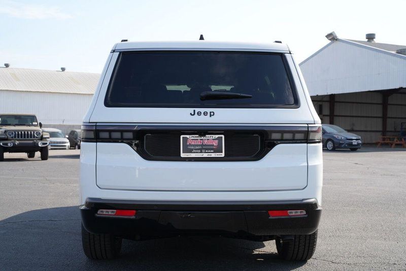 2026 Jeep Grand Wagoneer Image 6