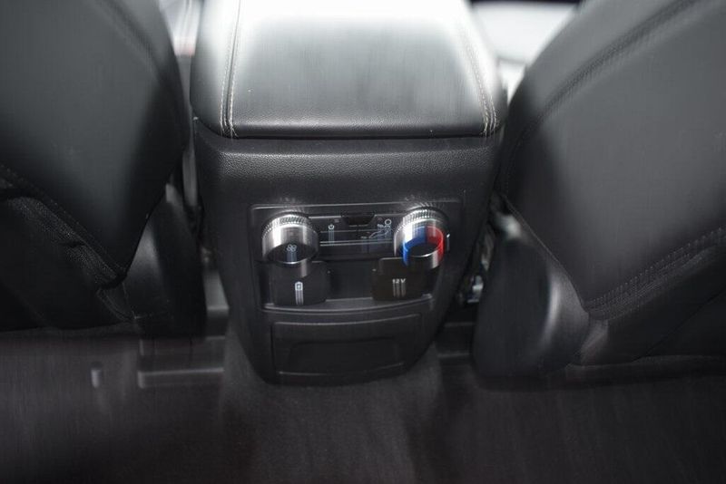 Used 2022 Ford Explorer XLTImage 11
