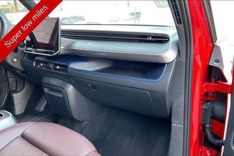 Used 2025 Volkswagen ID. Buzz Pro S PlusImage 16