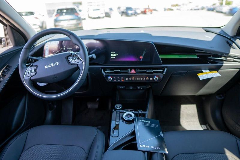 New 2026 Kia Niro EXImage 13