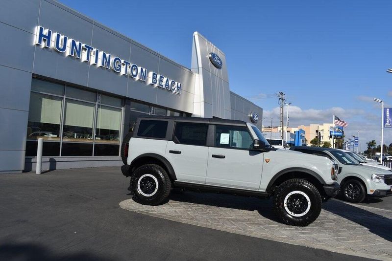 2024 Ford Bronco BadlandsImage 3