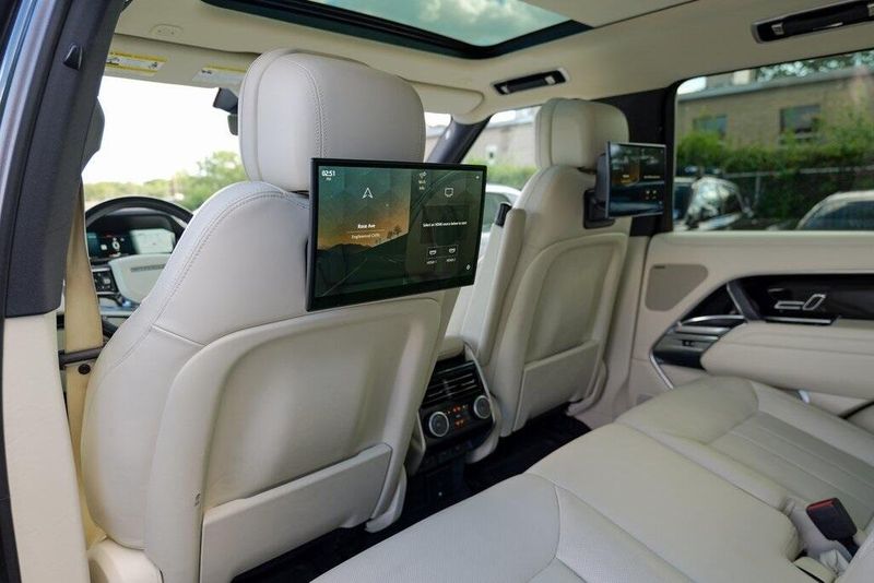2023 Land Rover Range Rover SE photo 22