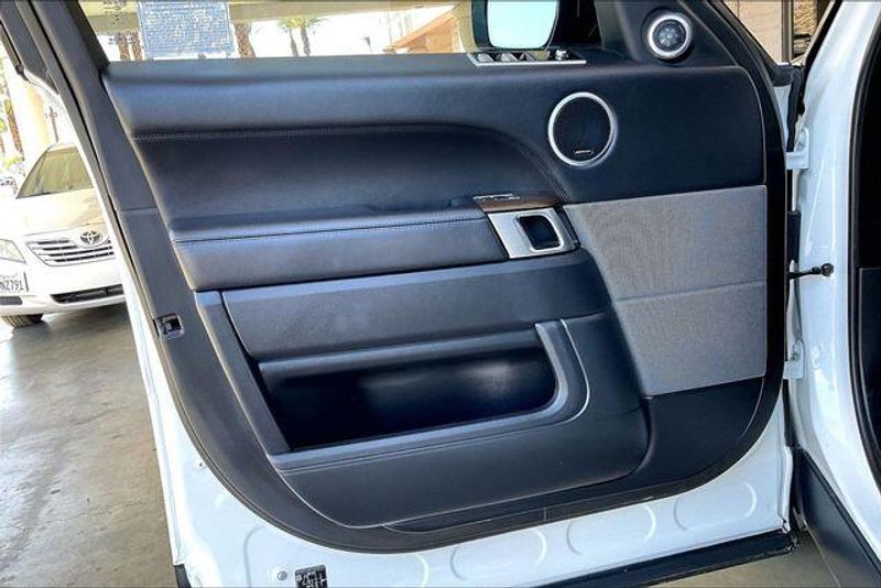 Used 2022 Land Rover Range Rover Sport HSE Silver EditionImage 22