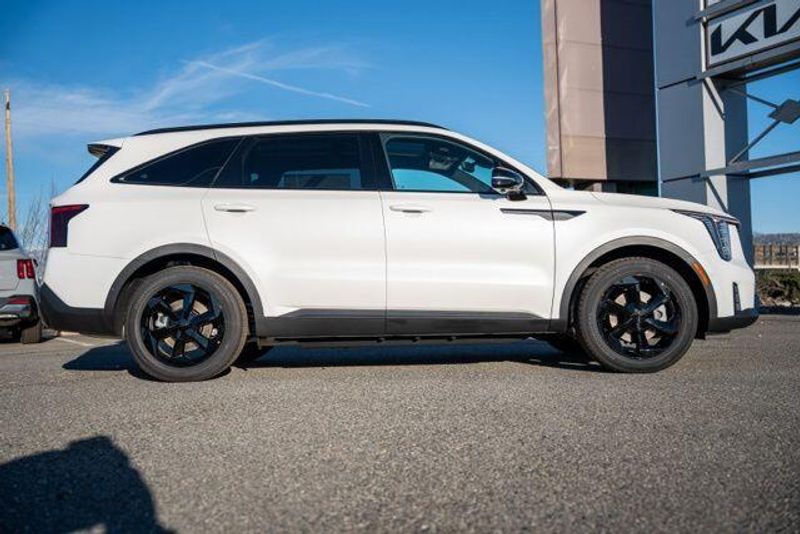 New 2026 Kia Sorento Plug-In Hybrid EXImage 8