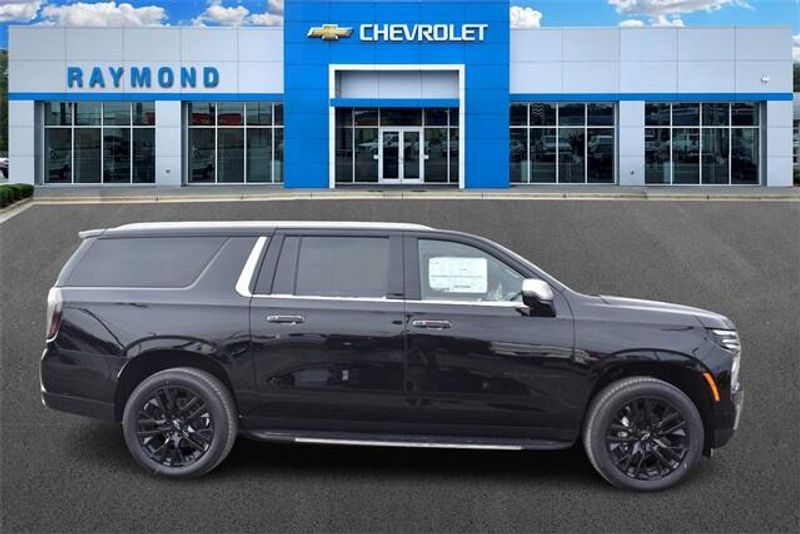 2025 Chevrolet Suburban PremierImage 2