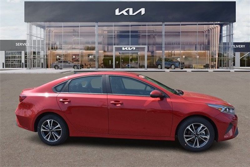 2024 Kia Forte LXSImage 2