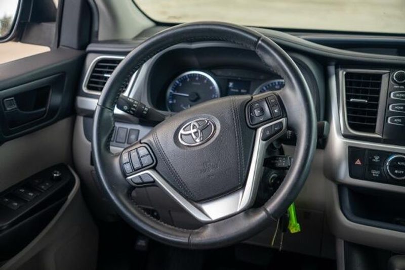 Used 2019 Toyota Highlander LE PlusImage 11