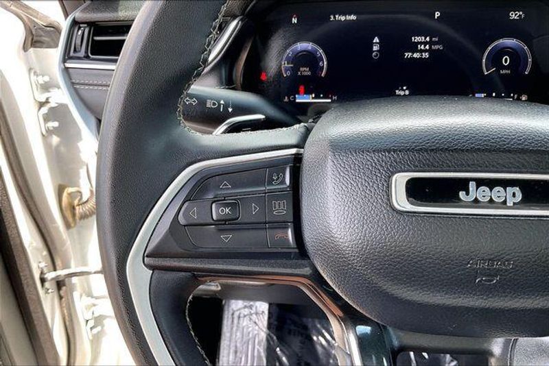 Used 2023 Jeep Grand Cherokee L AltitudeImage 17