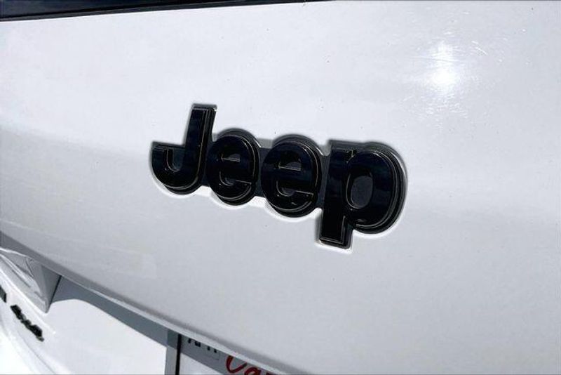 Used 2023 Jeep Grand Cherokee L AltitudeImage 30