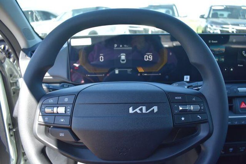 New 2026 Kia K4 LXSImage 24