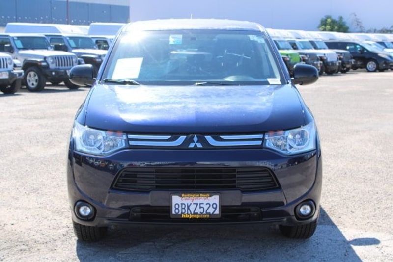 2014 Mitsubishi Outlander ESImage 2