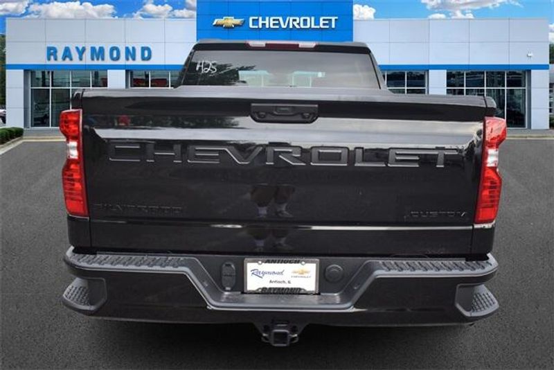 New 2025 Chevrolet Silverado 1500 CustomImage 4