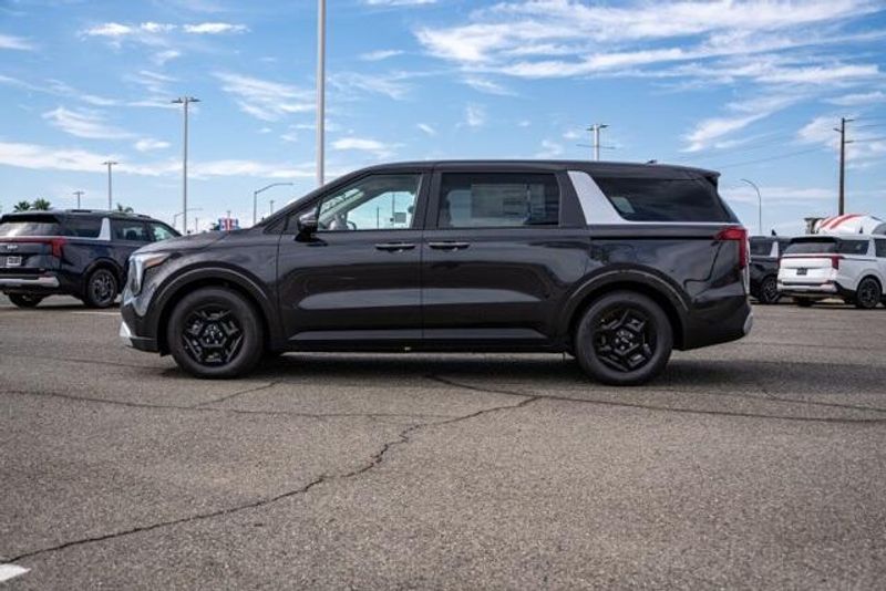 New 2026 Kia Carnival LXSImage 4
