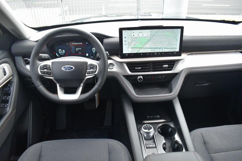 New 2025 Ford Explorer ActiveImage 13