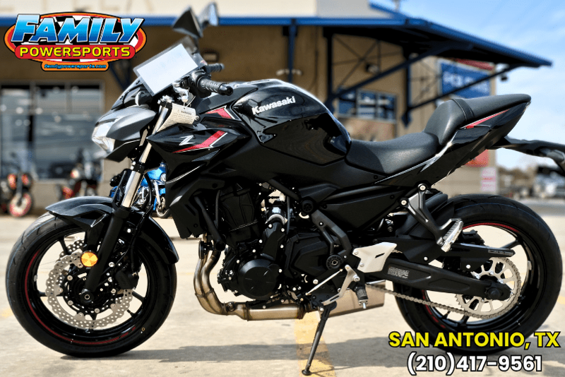 2025 KAWASAKI Z650 METALLIC MATTE DARK GRAY AND METALLIC SPARK BLACK 