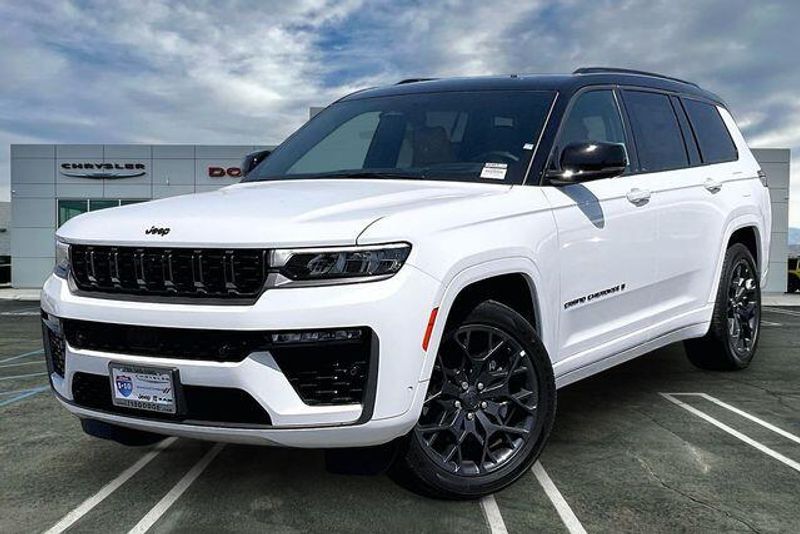 New 2026 Jeep Grand Cherokee L Summit 4x4Image 1