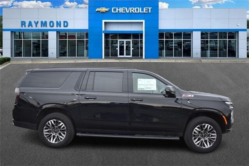 2025 Chevrolet Suburban Z71Image 2