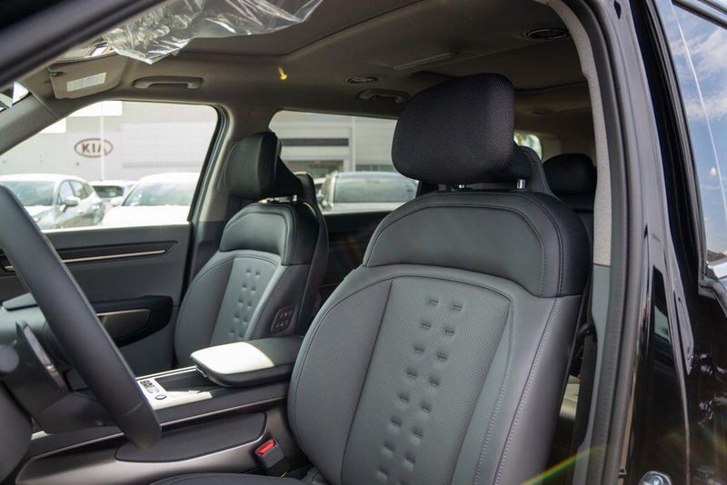 New 2026 Kia EV9 WindImage 11