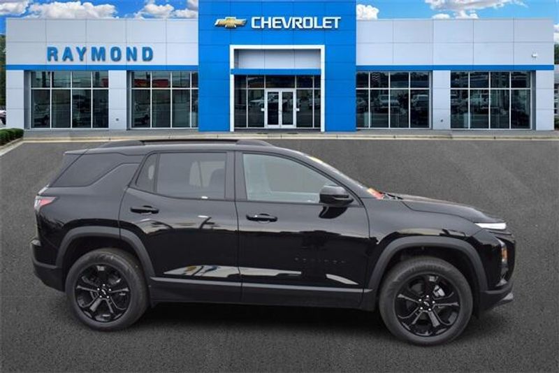 2025 Chevrolet Equinox LTImage 2