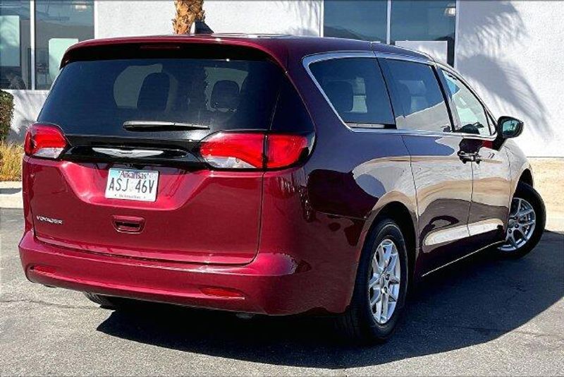 Used 2023 Chrysler Voyager LXImage 13