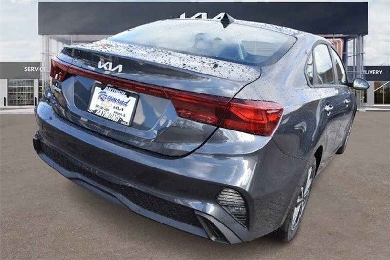 2024 Kia Forte LXSImage 3