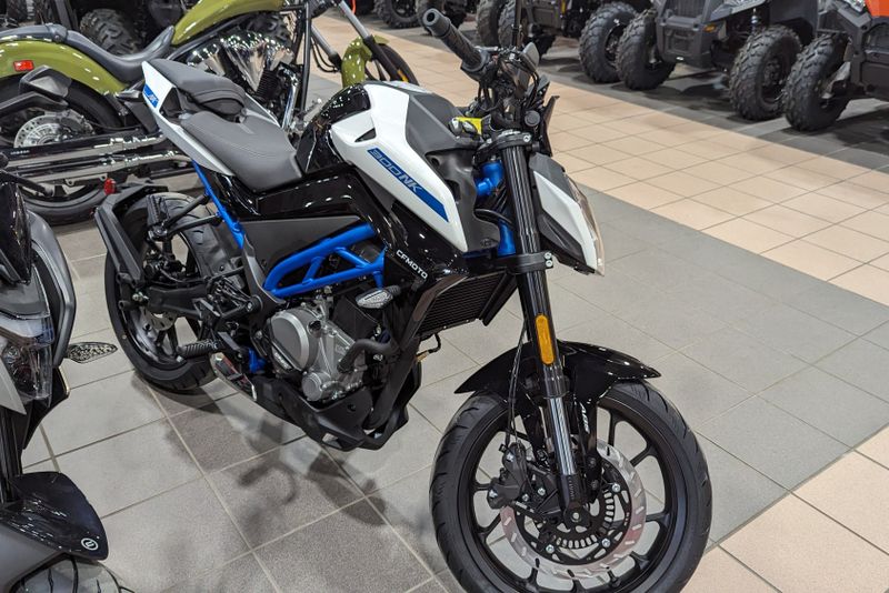 2024 CFMOTO 300NK 