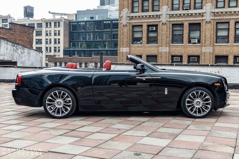 2019 Rolls-Royce Dawn BaseImage 3