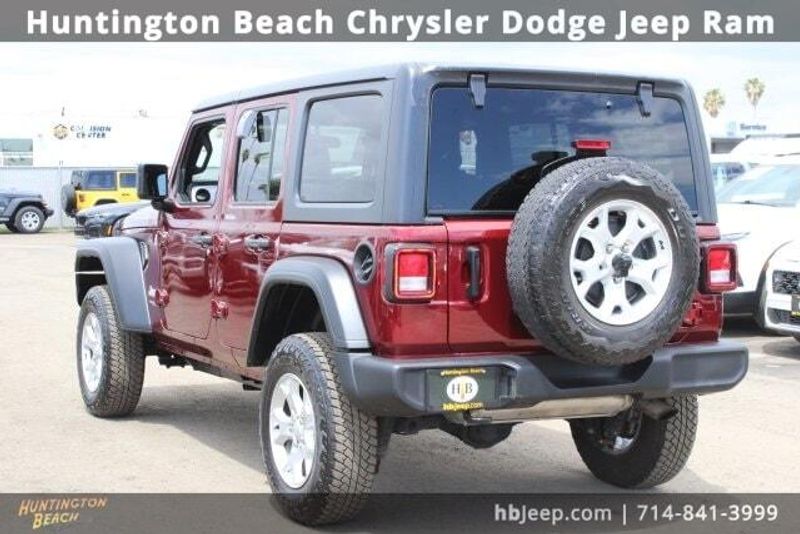 2021 Jeep Wrangler Unlimited IslanderImage 3
