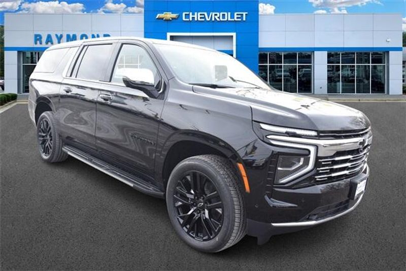 2025 Chevrolet Suburban PremierImage 10